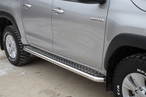 Пороги с накладным листом 60 мм Toyota Hilux (2015-)