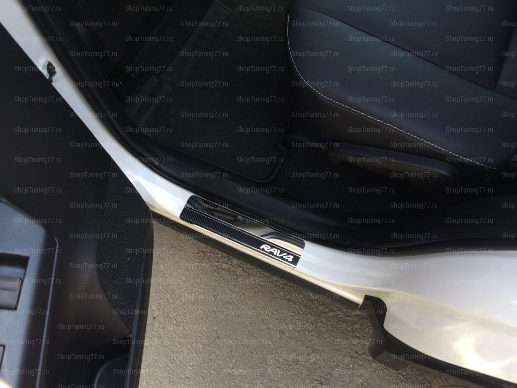 Накладки на пороги Toyota RAV-4 4 2013-2019 (нерж.сталь + КАРБОН) компл. 4шт.