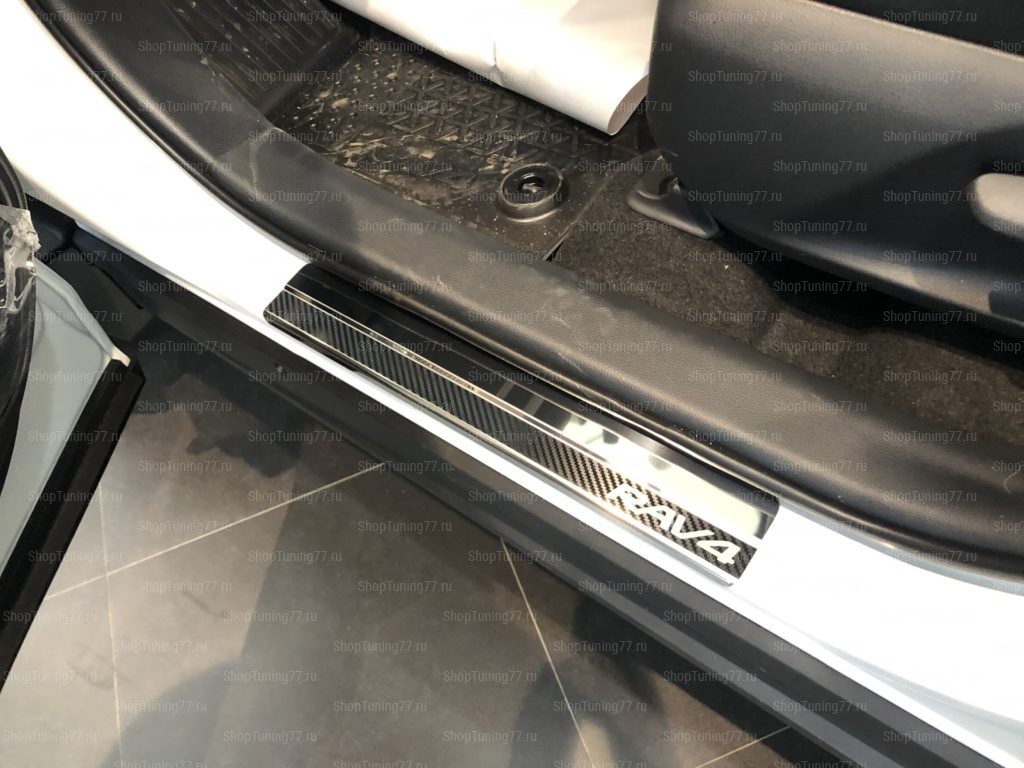 Накладки на пороги Toyota RAV-4 5 2019- (нерж.сталь + КАРБОН) компл. 4шт.
