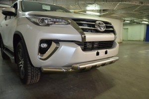 Защита переднего бампера с доп.защитой 76 мм Toyota Fortuner 2017-