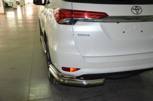 Защита заднего бампера угловая двойная 76/42мм. Toyota Fortuner 2017-
