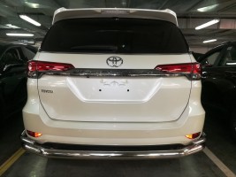 Защита заднего бампера двойная с загибами 76/42 мм.  Toyota Fortuner 2017-