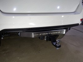 Фаркоп (оцинкованный, крюк Е нерж., надпись Fortuner) для Toyota Fortuner (2017-)