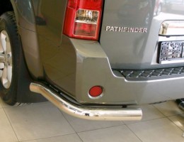 Защита заднего бампера угловая с загибами Nissan Pathfinder  